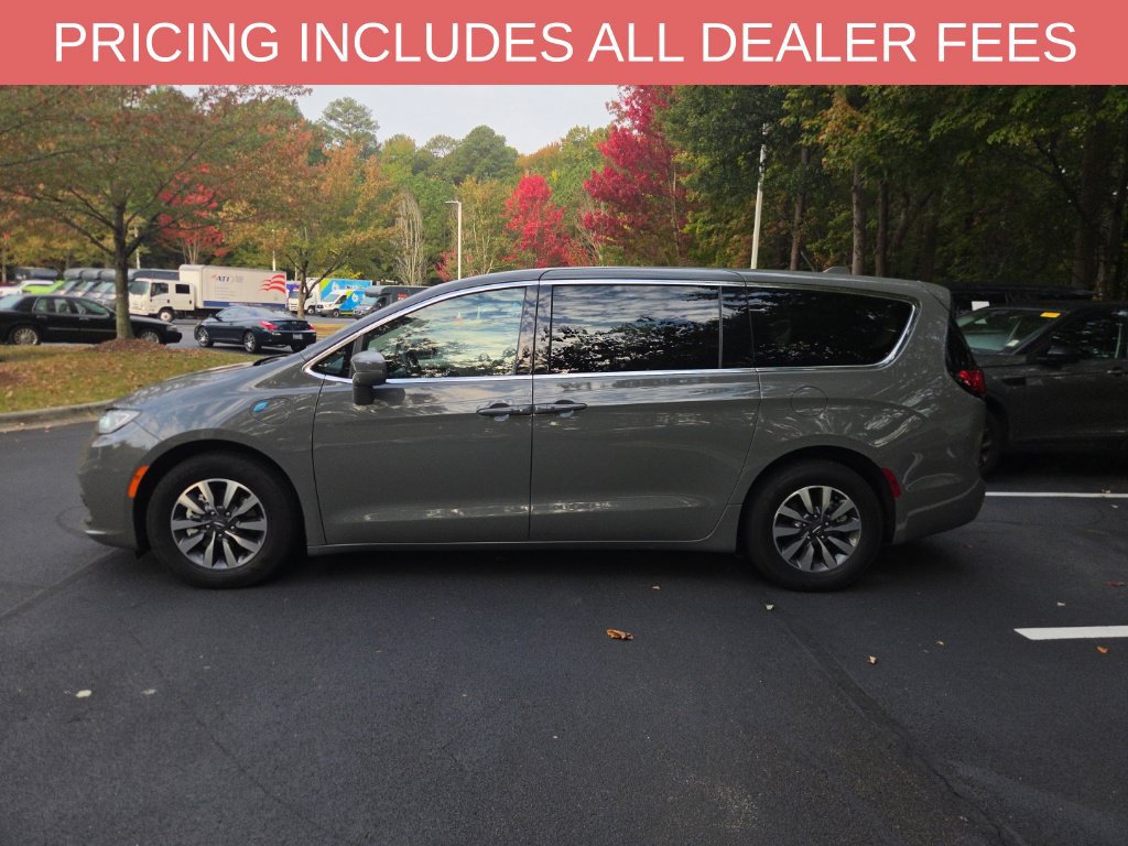 Used 2022 Chrysler Pacifica Touring-L FWD image 4