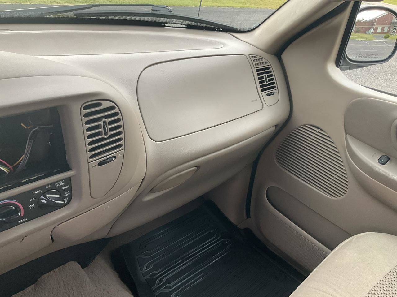 Used 2001 Ford F150 XLT RWD image 24