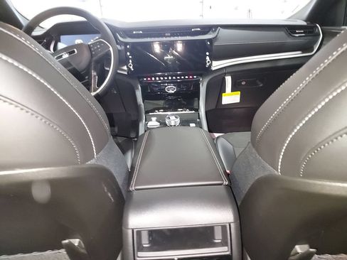 New 2026 Jeep Grand Cherokee Altitude AWD/4WD image 10