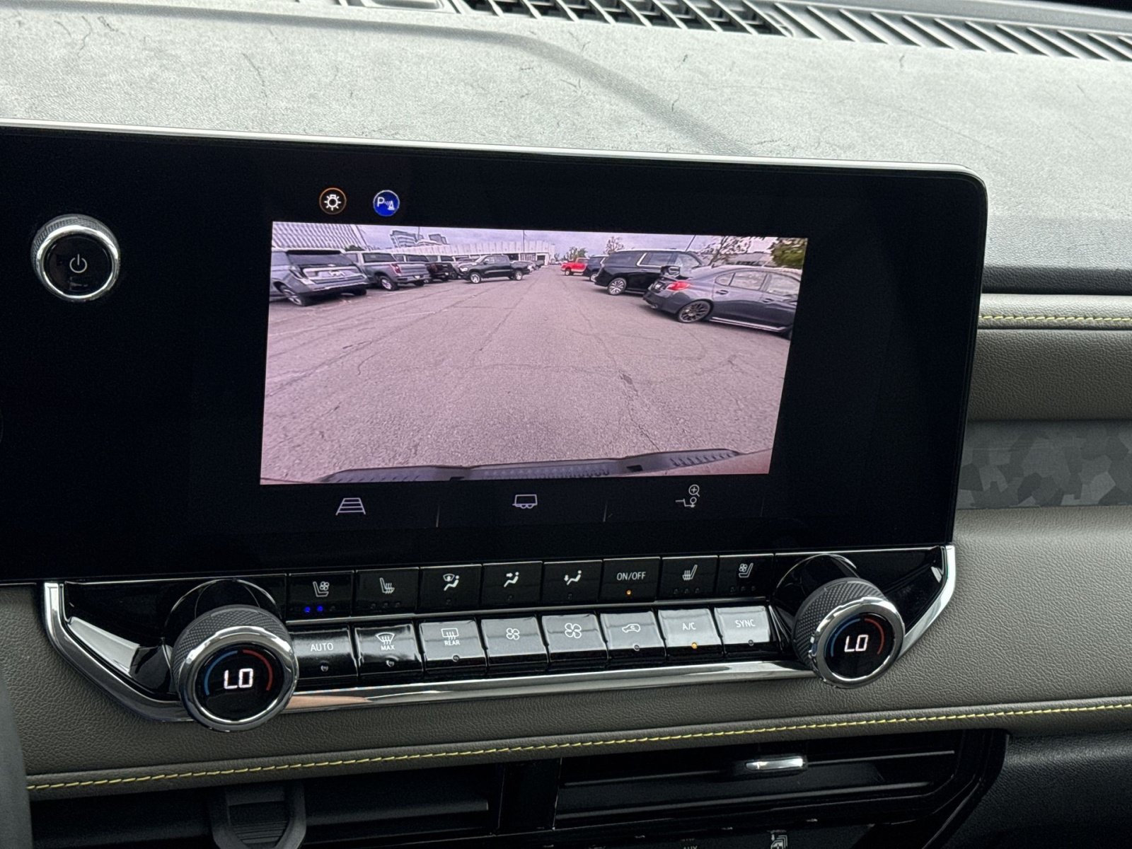 Used 2023 Chevrolet Colorado ZR2 w/ ZR2 Convenience Package III AWD/4WD image 19