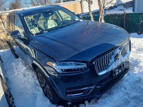 Certified 2024 Volvo XC90 B5 Plus image 2