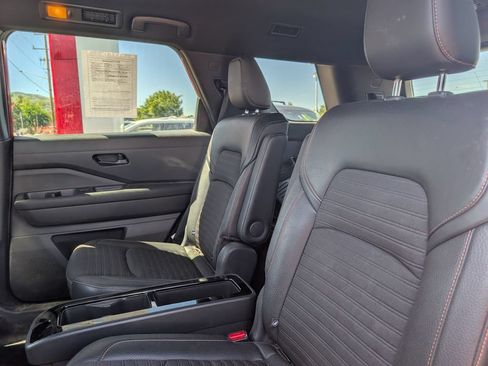 Used 2023 Nissan Pathfinder Rock Creek AWD/4WD image 9