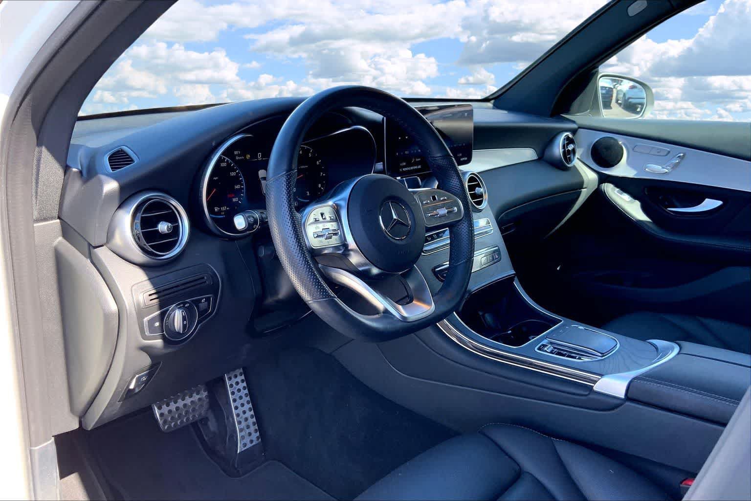 Used 2022 Mercedes-Benz GLC 300 image 2