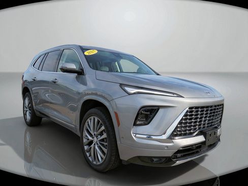 Used 2025 Buick Enclave Avenir w/ Super Cruise Package AWD/4WD image 2