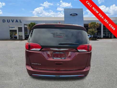 Used 2020 Chrysler Pacifica Touring-L image 5