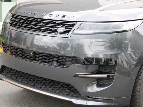 Used 2025 Land Rover Range Rover Sport Dynamic SE AWD/4WD image 2