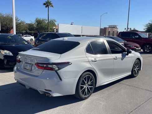 Used 2023 Toyota Camry SE image 2