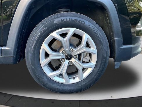Certified 2025 Jeep Compass Latitude w/ Sun & Sound Group AWD/4WD image 33