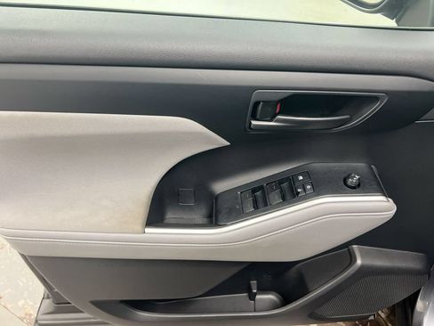 Used 2020 Toyota Highlander L AWD/4WD image 20
