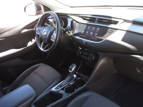 Used 2022 Buick Encore GX Select w/ Sport Touring Package FWD image 9