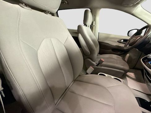 Used 2017 Chrysler Pacifica LX FWD image 27