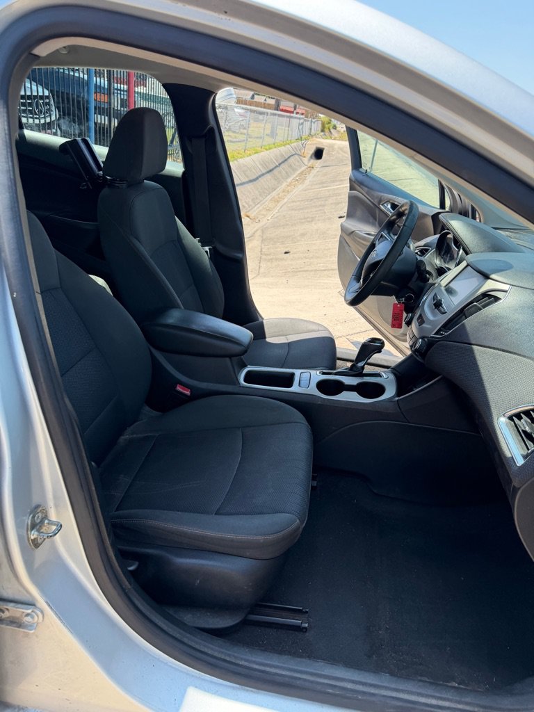 Used 2018 Chevrolet Cruze LS FWD image 12