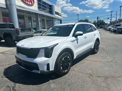 Certified 2025 Kia Sorento S FWD image 11