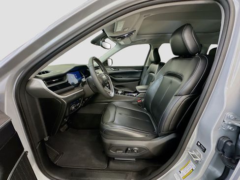 Used 2023 Jeep Grand Cherokee 4WD 4xe image 13