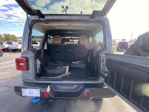 Used 2023 Jeep Wrangler Sahara w/ Cold Weather Group image 6