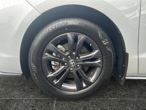 Used 2024 Toyota Sienna XSE AWD/4WD image 5