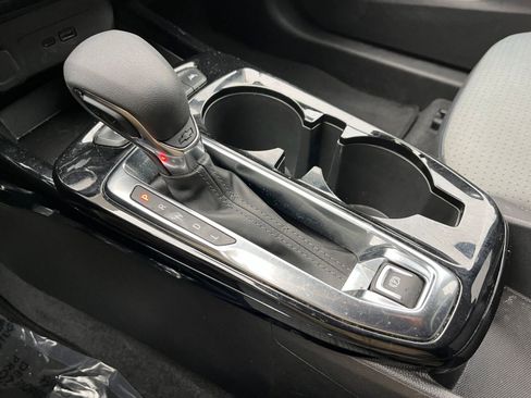 Used 2025 Chevrolet Trax LT w/ LT Convenience Package image 40