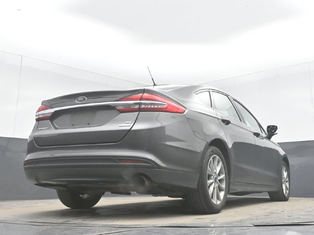 Used 2017 Ford Fusion SE w/ Fusion SE Technology Package FWD image 33