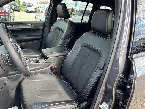 New 2025 Jeep Grand Cherokee Altitude image 28