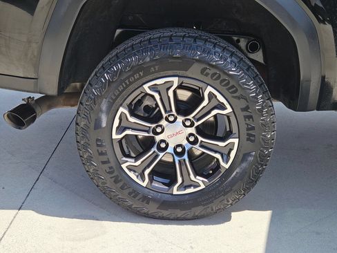 Certified 2024 GMC Canyon AT4 w/ Technology Package AWD/4WD image 32