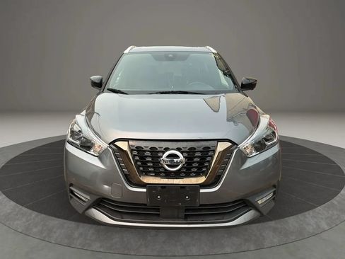Used 2020 Nissan Kicks SR w/ SR Premium Package FWD image 2