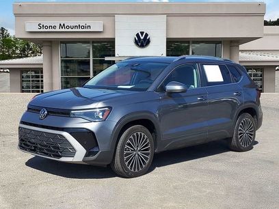 Certified 2025 Volkswagen Taos SE w/ Panoramic Sunroof Package