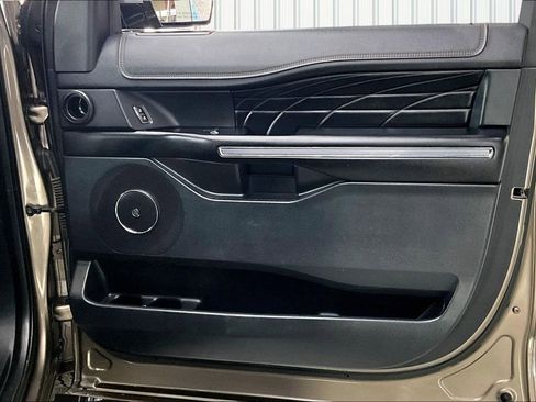 Used 2018 Ford Expedition Max Platinum AWD/4WD image 31