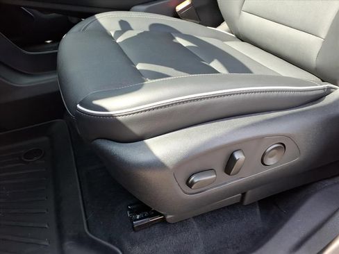 Used 2025 Buick Enclave Preferred FWD image 18