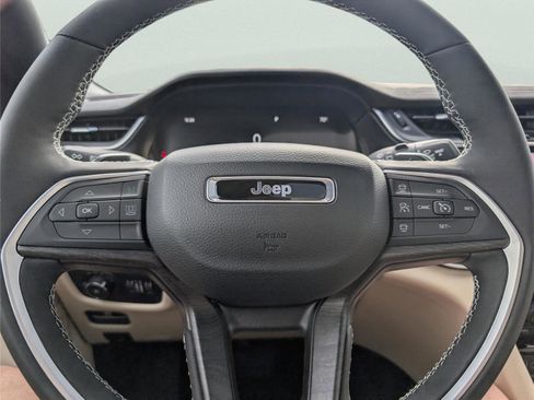 New 2025 Jeep Grand Cherokee Limited w/ Luxury Tech Group II RWD image 24