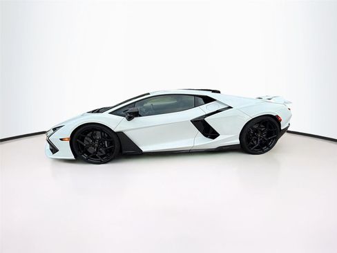 Used 2024 Lamborghini Revuelto image 38