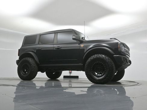 Used 2023 Ford Bronco Badlands AWD/4WD image 3