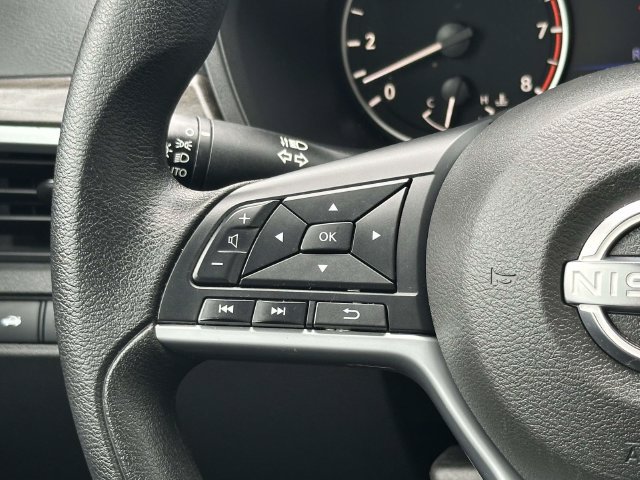 Used 2025 Nissan Altima 2.5 SV FWD image 23