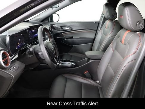 Used 2025 Chevrolet Trax RS w/ Sunroof Package FWD image 14