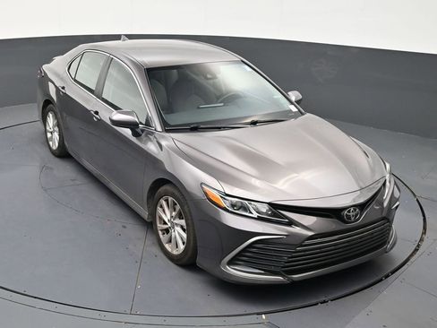 Used 2022 Toyota Camry LE FWD image 18