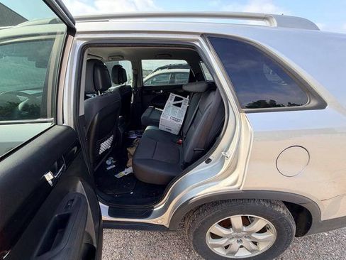 Used 2012 Kia Sorento LX w/ Third Row Pkg AWD/4WD image 23