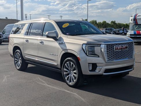 Used 2022 GMC Yukon XL Denali w/ Max Trailering Package AWD/4WD image 8