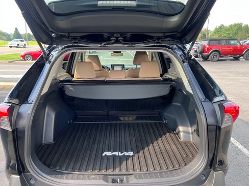 Used 2019 Toyota RAV4 LE w/ All Weather Liner Package AWD/4WD image 7