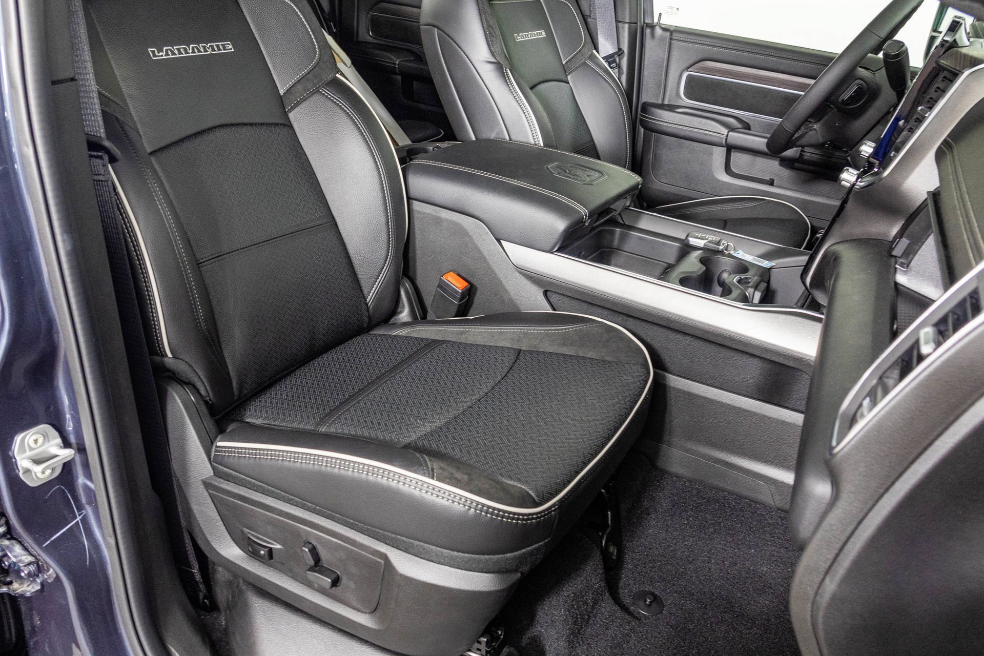 New 2026 RAM 3500 Laramie AWD/4WD image 42