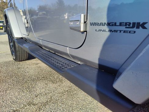 Used 2018 Jeep Wrangler Unlimited Sahara image 25