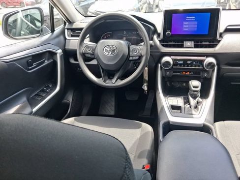 Used 2025 Toyota RAV4 LE AWD/4WD image 8