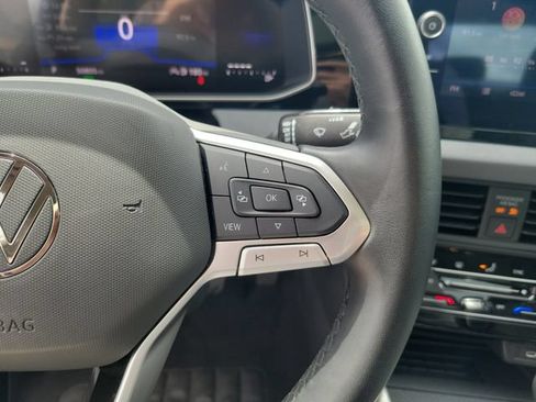 Used 2025 Volkswagen Jetta SE FWD image 17