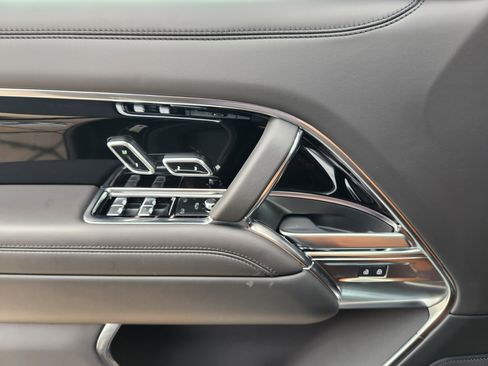 New 2026 Land Rover Range Rover Long Wheelbase SE image 24