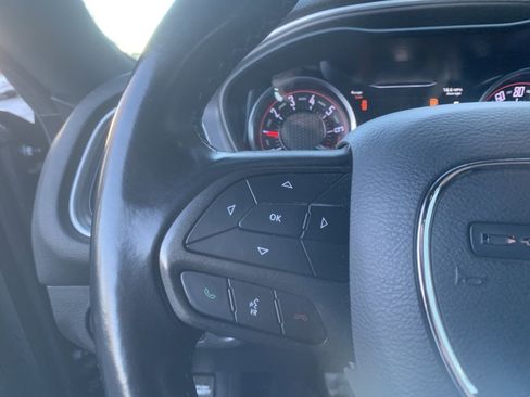 Used 2022 Dodge Challenger SXT image 13