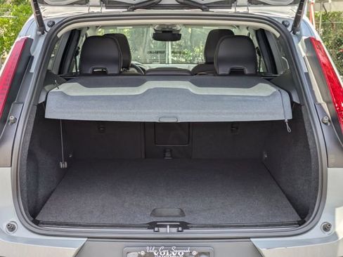 Certified 2025 Volvo XC40 B5 Core AWD/4WD image 17