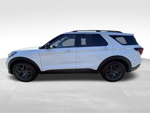 Used 2025 Ford Explorer ST AWD/4WD image 9