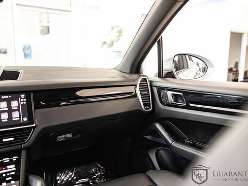 Used 2023 Porsche Cayenne w/ Premium Package AWD/4WD image 38