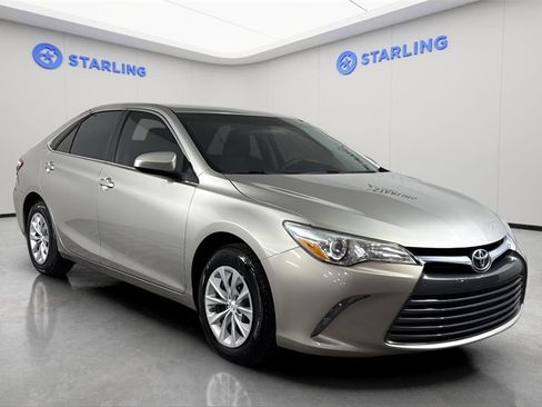 Used 2017 Toyota Camry XLE image 14