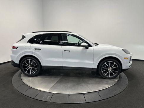 Certified 2025 Porsche Cayenne image 8