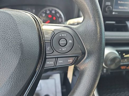 Used 2022 Toyota RAV4 LE FWD image 18