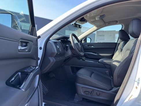 New 2026 Nissan Pathfinder SL image 11